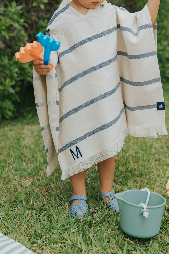 
                  
                    Poncho - 2-4 år - Blå striber
                  
                